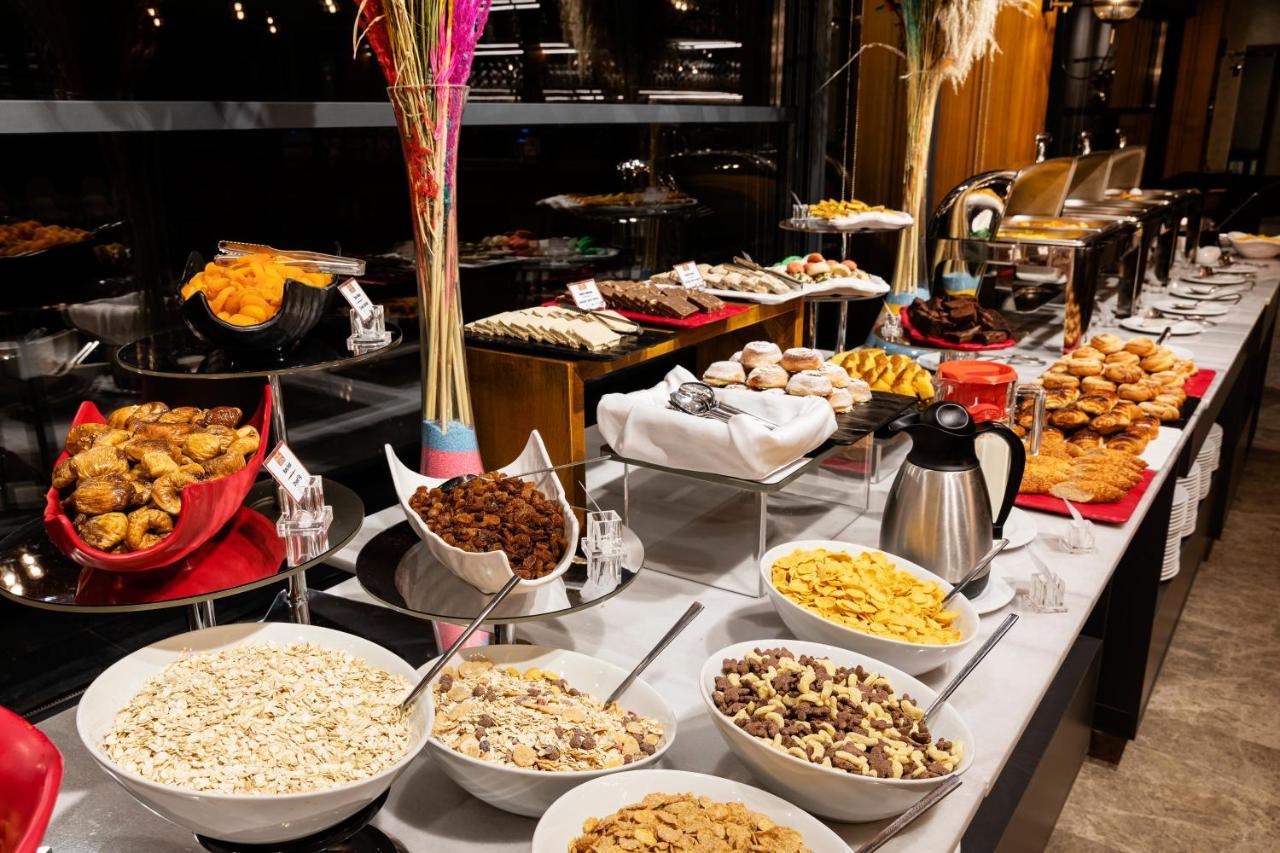 Demiray Hotel Old City Istanbul Exterior foto A buffet at a hotel