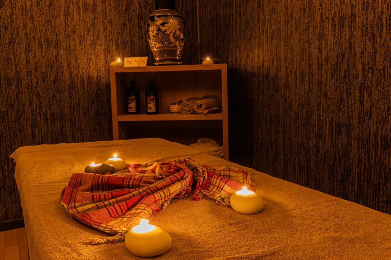 Demiray Hotel Old City Istanbul Exterior foto A massage table with candles