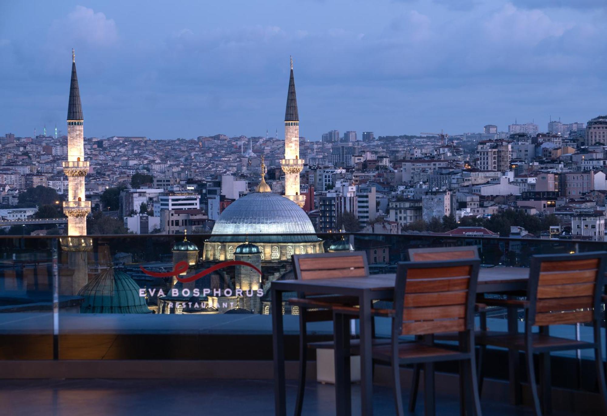 Demiray Hotel Old City Istanbul Exterior foto View from the hotel's rooftop bar