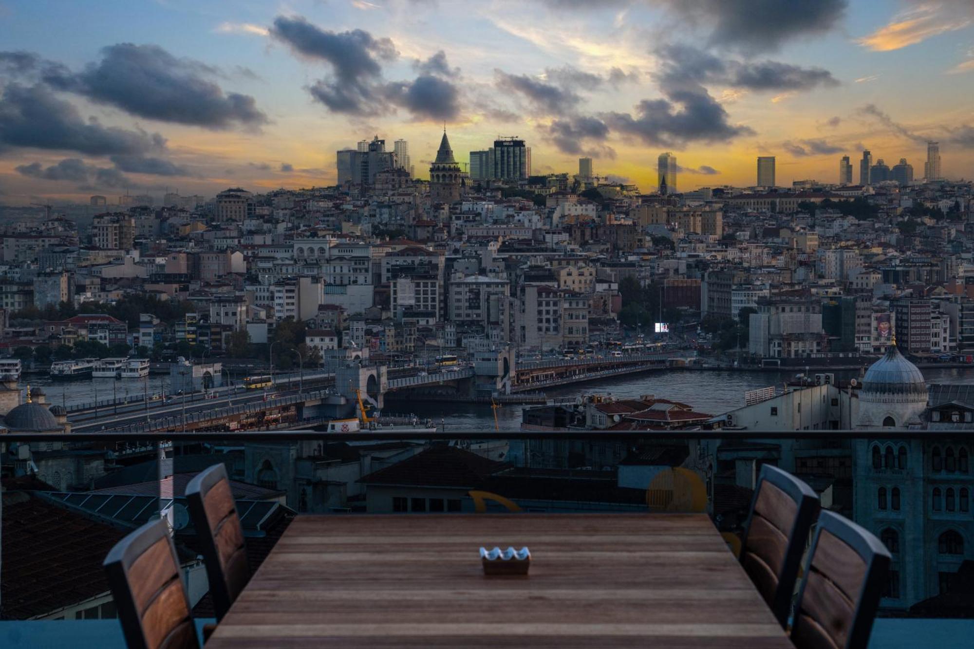Demiray Hotel Old City Istanbul Exterior foto View of the city from the observation deck